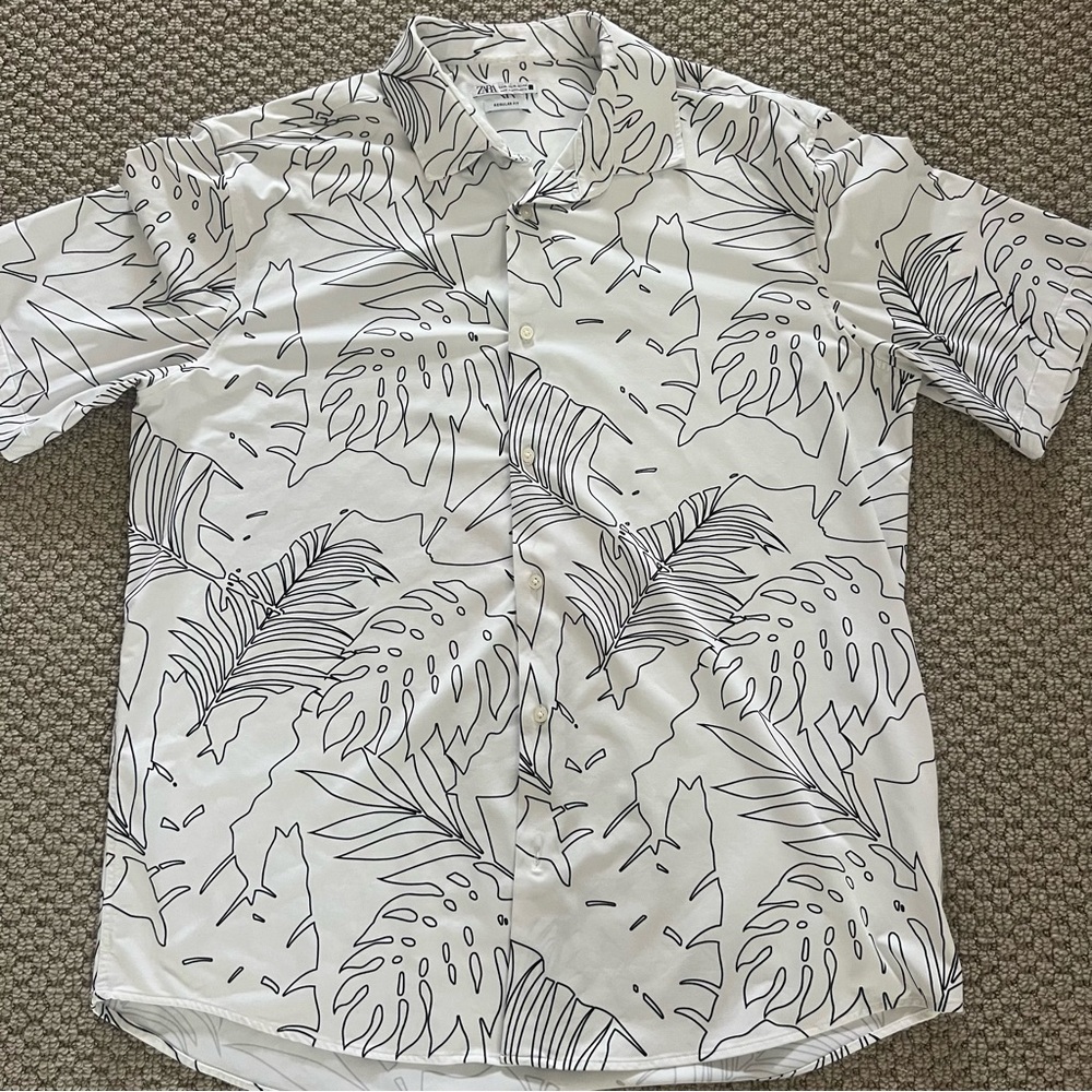 Zara White Short-Sleeve Button-Down with Black Leaf Line Print - Picture 1 of 2
